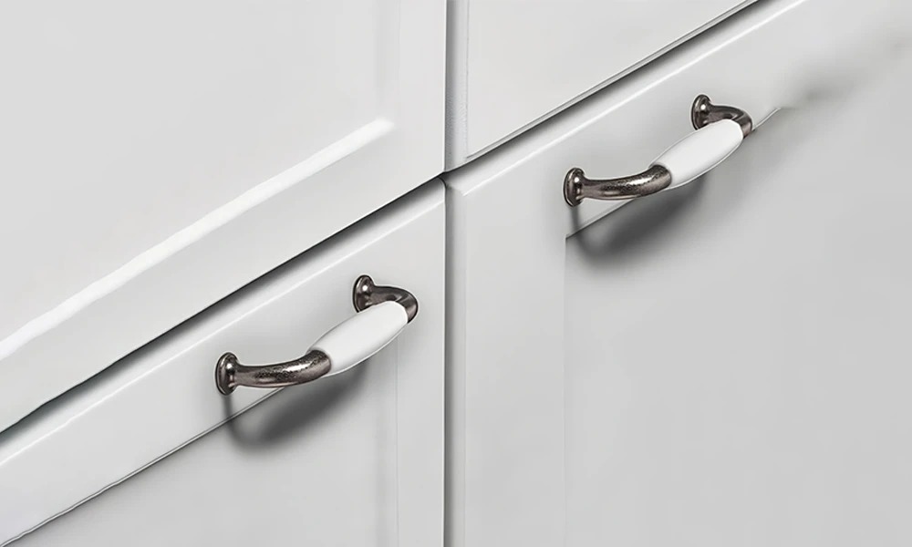 Tirador Hafele porcelana blanca 110 x 32 mm